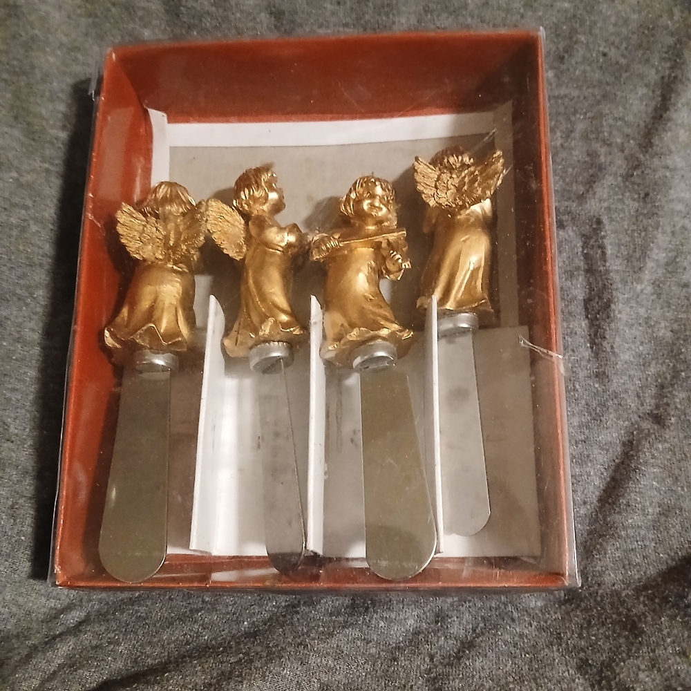 VTG Cardinal Inc Spreadables Gold musicians cheese knives 4 set (122324A)